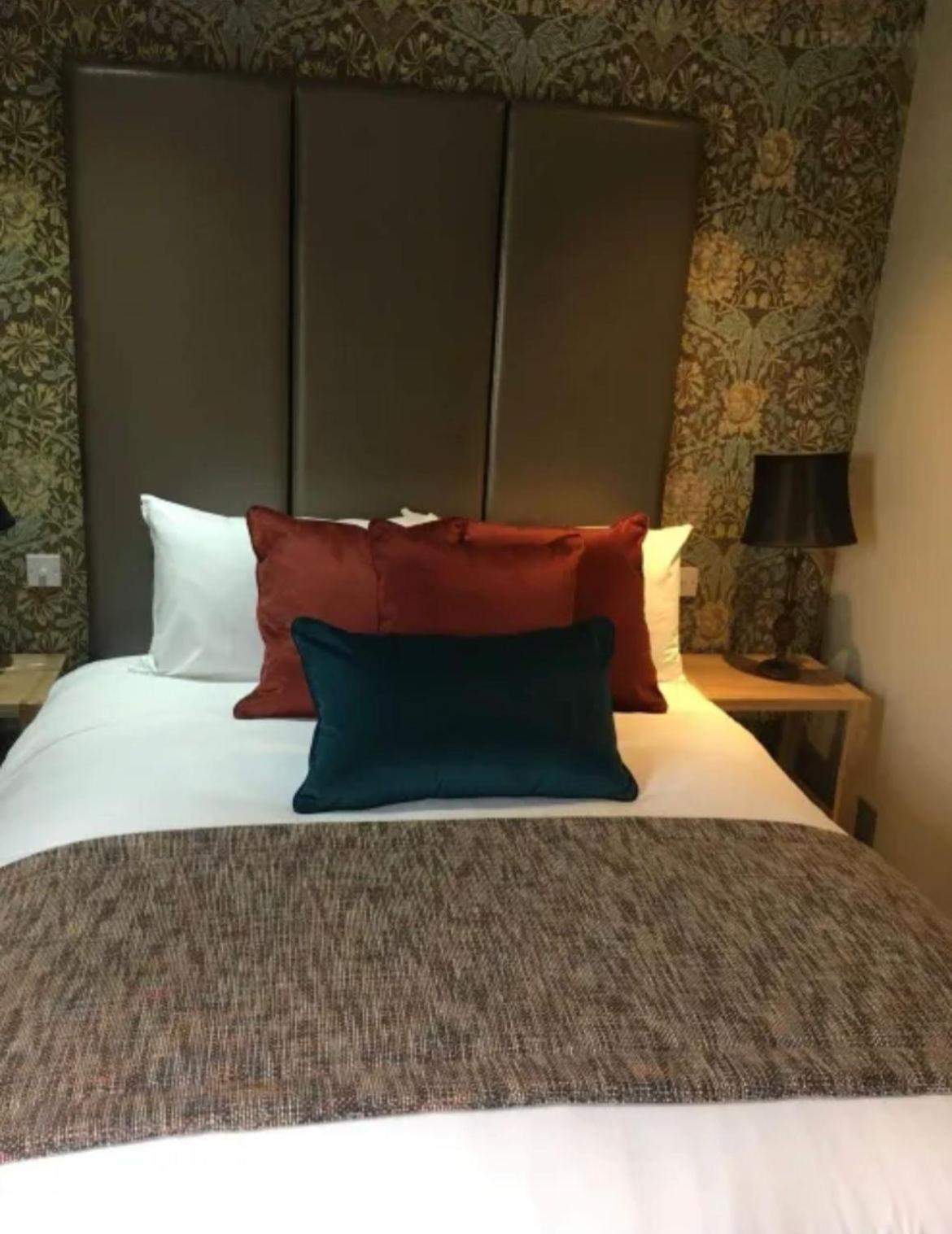 The New Hobbit Hotel Rooms Галифакс Экстерьер фото